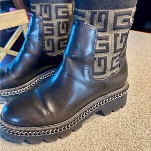 Like new. Barely worn